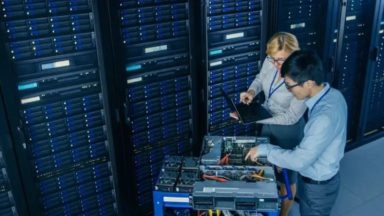 What is the role of a data center technician