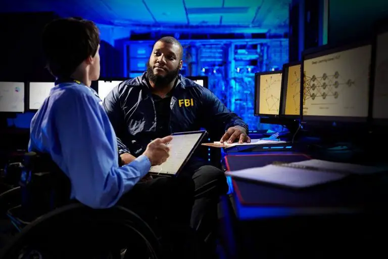 How do I become an FBI computer scientist