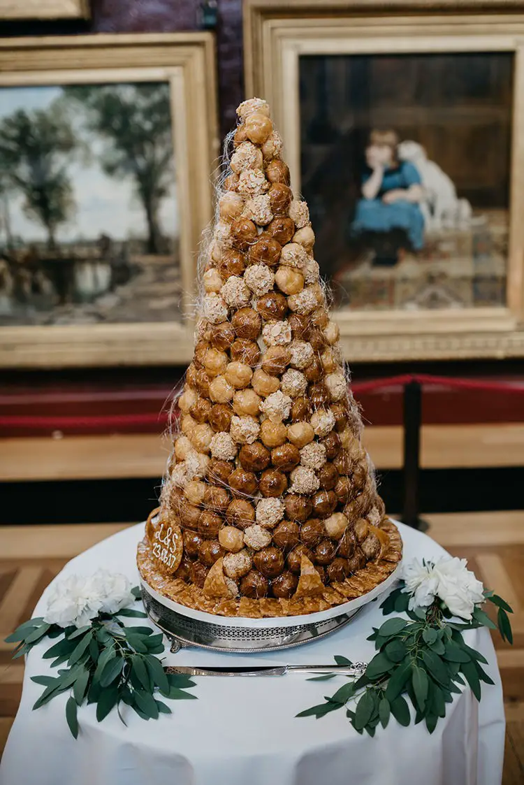 Croquembouche