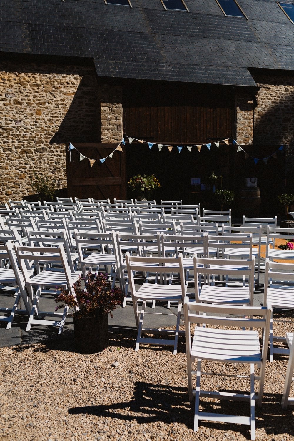 Gorgeous & Sunny Countryside Farm Wedding