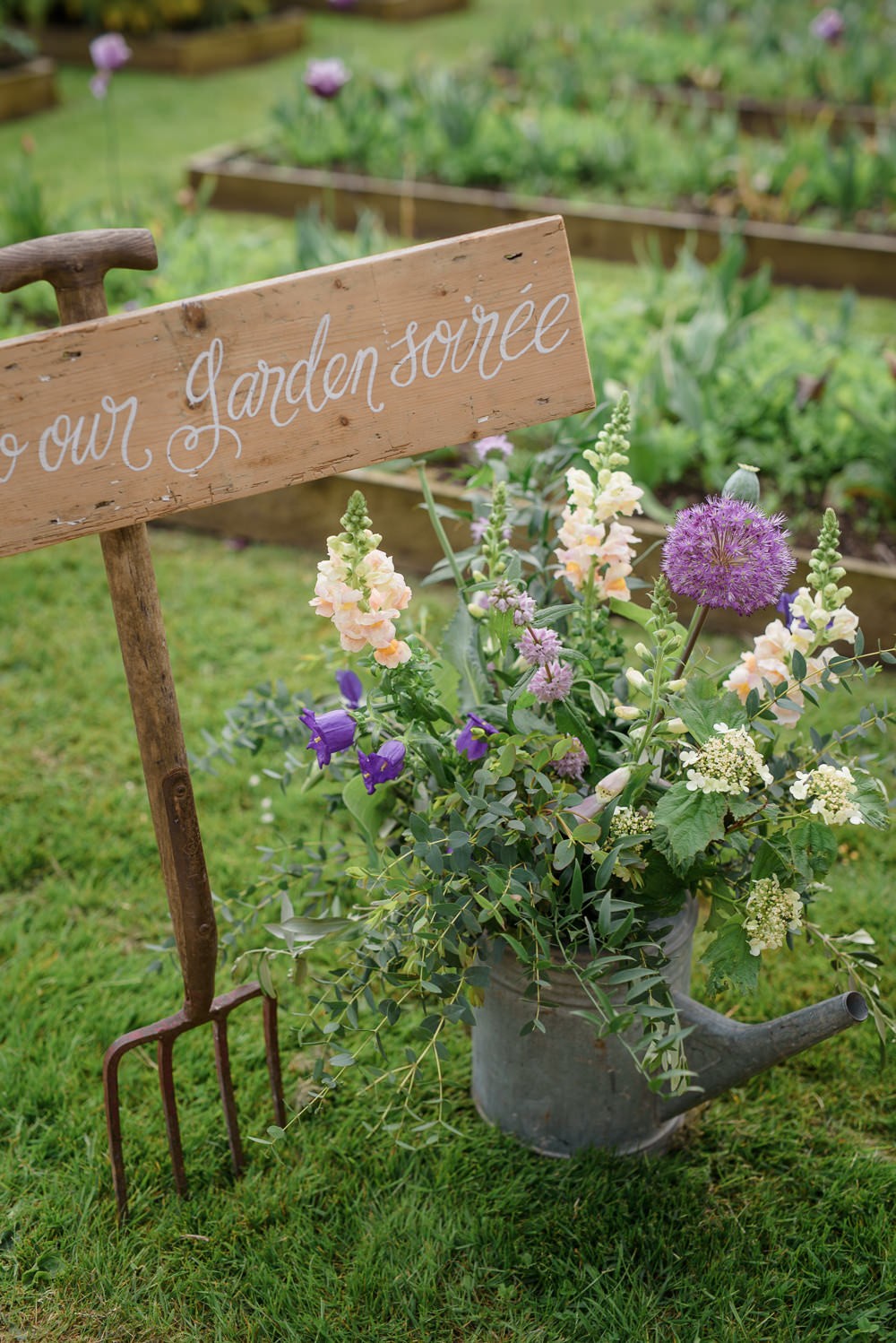 Classic & Elegant Country House Wedding With Beautiful Florals